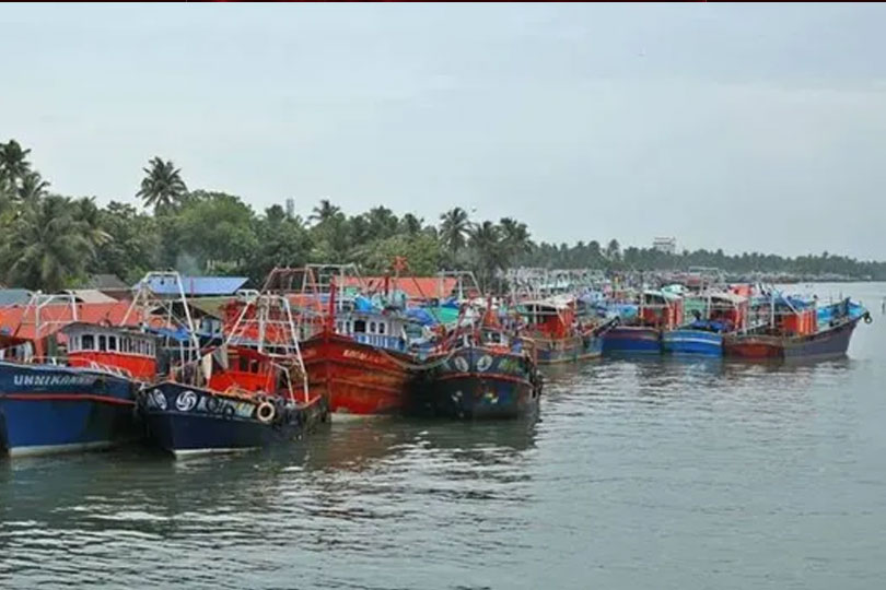 പുഴയിലും ട്രോളിങ് നിരോധനം; പുഴയിലെ മീന്‍പിടിത്തത്തിന് വിലക്കേര്‍പ്പെടുത്തി ഫിഷറീസ് വകുപ്പ്.
